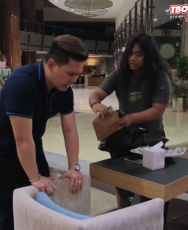 H2409009 Manager Hinusgahan at Pinagdamutan ang Pulubi