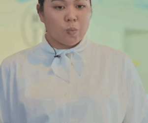 G1209010 Chubby Girl Nilait Ng Payat Na Kaibigan