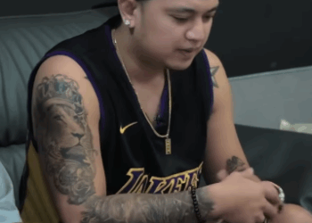 H1809002 Lalaki Pinagtawanan at Nilait ng mga Bully na Tropa part2