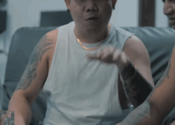 H1809010 Lalaking Loyal Sa Asawa Binigyan Ng Chicks Ng Tropa Sa Araw Ng Pasko