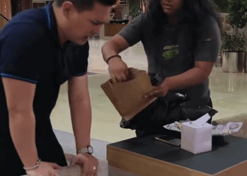 H2109002 Manager Hinusgahan at Pinagdamutan ang Pulubi