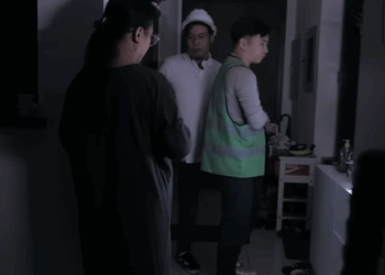 H2109005 Gahamang Technician Dinugasan Ang Matandang Kliyente