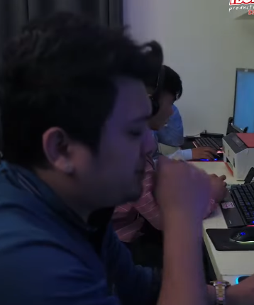 H2309001 Lalaking Hinusgahan ng Mga Katrabaho Dahil Laging Late