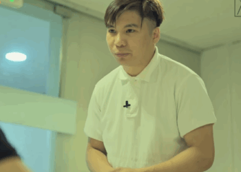 H2309004 Matandang Waitress Niyabangan Ng Aroganteng Customer