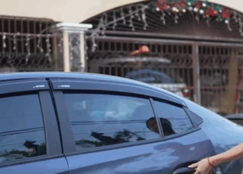 H0710007 Mga Pulubi Pinandirian Pero Tinulungan ng Mayamang Babae! part2